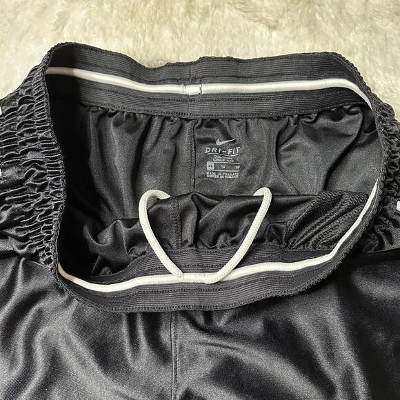 Nike Dri Fit Fly Basketball Shorts 7.5” Black Women’s XLT - Picture 5 of 8